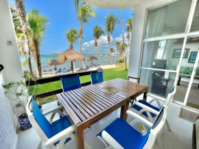 Bttm floor beachfront condo in Half Moon Bay Akumal